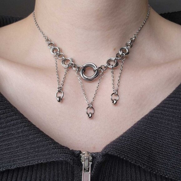 Vintage gothic vampire chandelier choker necklace with a small silver chain - Picture 7 of 7